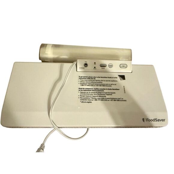 FoodSaver V2040 Bag Sealer 120V with Vacuum Sealer Bags - Picture 6 of 9